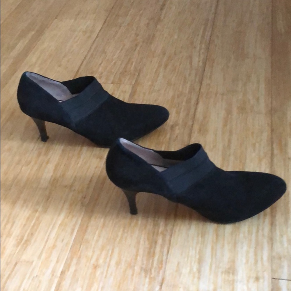 Taryn Rose suede booties size 9.5